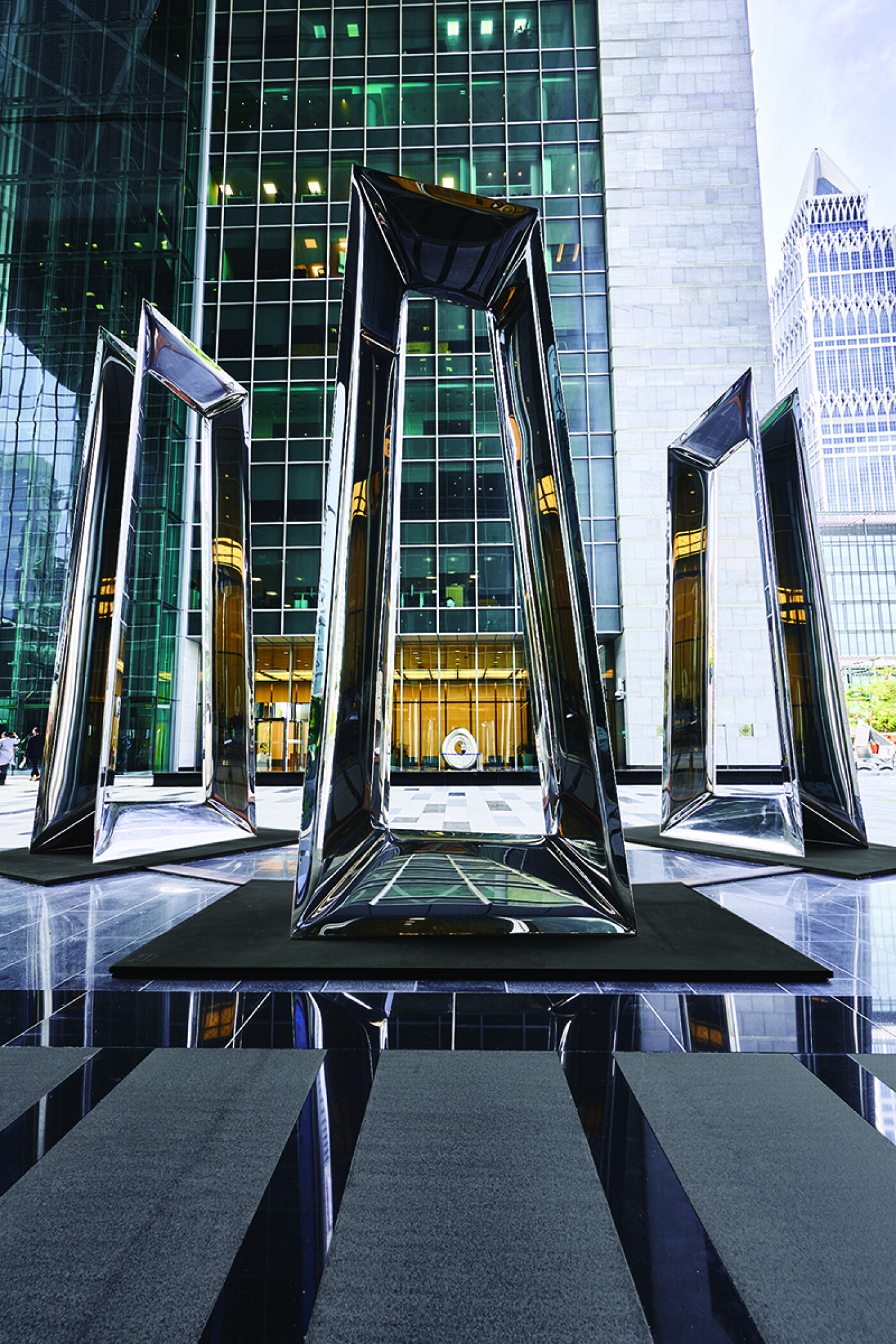 sculpture by zieta studio made of steel located in Dubai UAE urban crystals