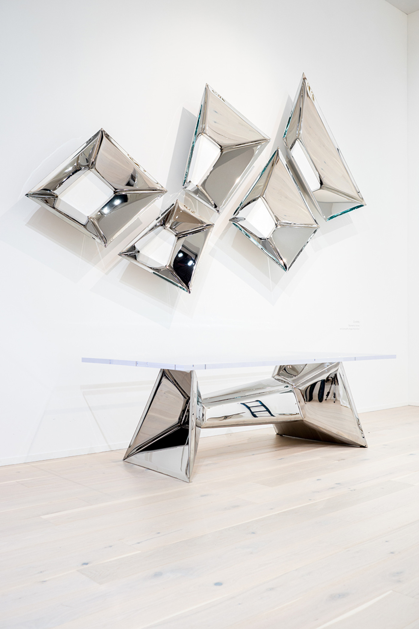 CRYSTAL SERIES PRODUCTS MADE OF POLISHED INFLATED STEEL