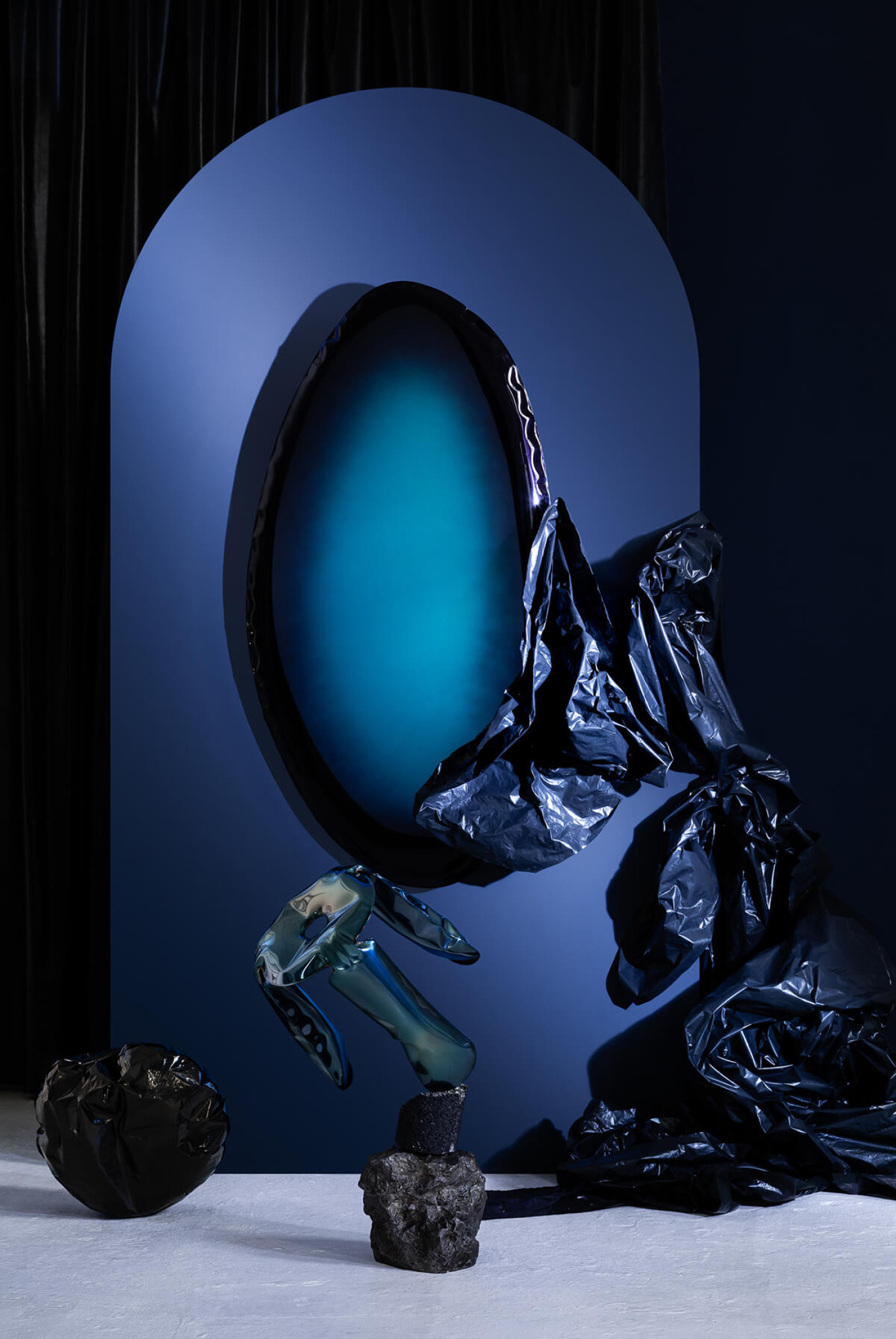 tafla o mirror made of inflated steel