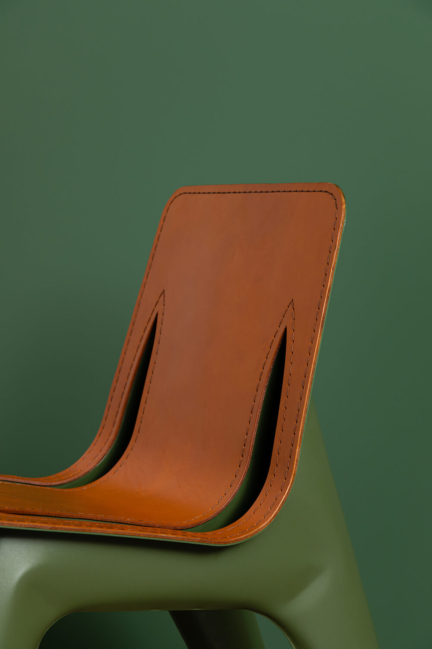DETAILS OF LEATHER J-CHAIR