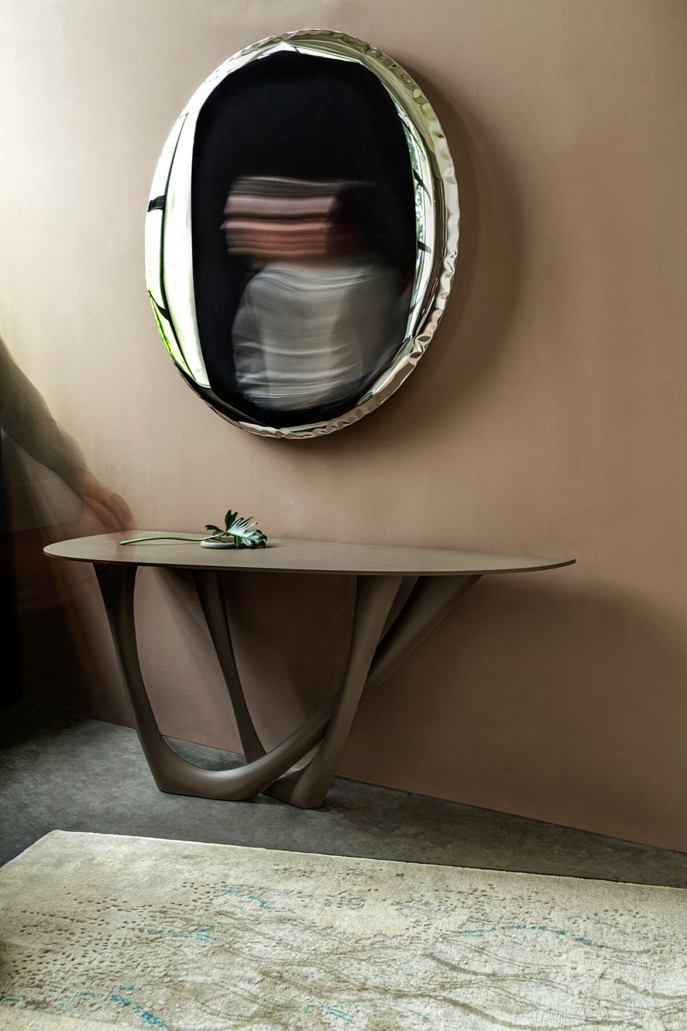 Photo: Ada Gruszka. oko mirror and g-console in interior setting